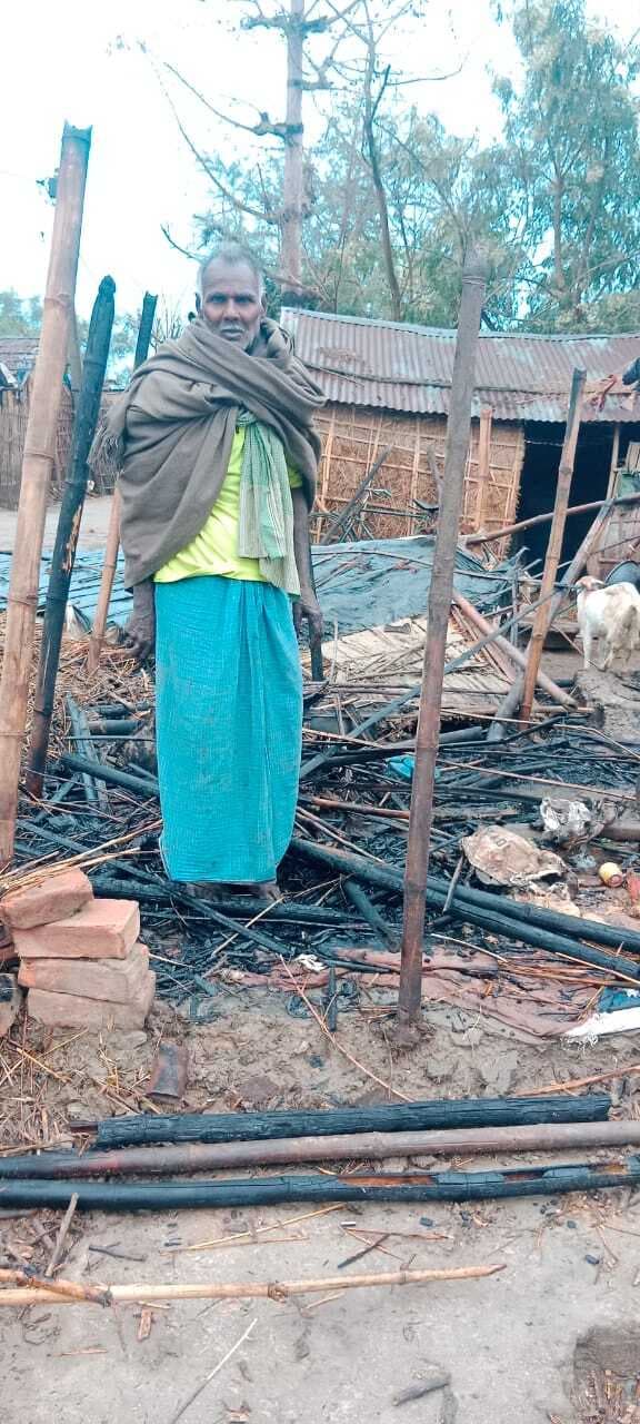 आग से से एक घर जल कर राख