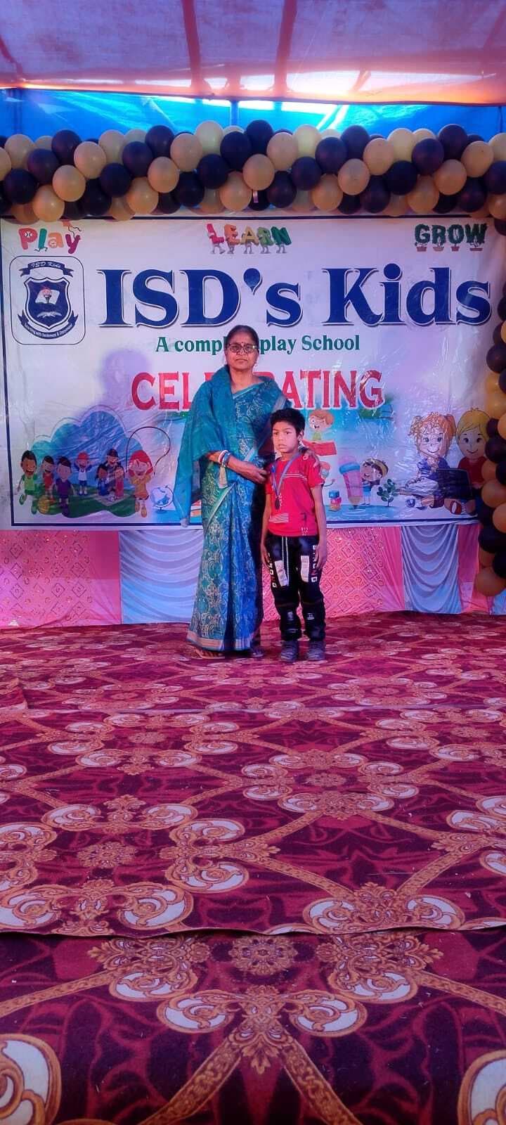 किड्स प्ले स्कूल के बच्चों ने मचाया धमाल