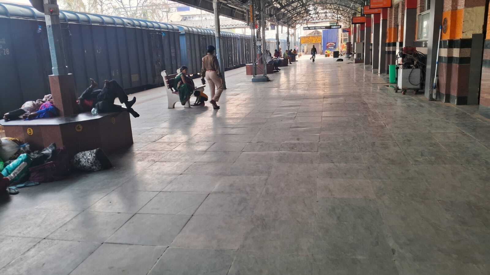 भागलपुर-जमालपुर रेलखंड पर छह घंटे का लगा मेगा ब्लॉक, स्टेशन पर पसरा रहा सन्नाटा