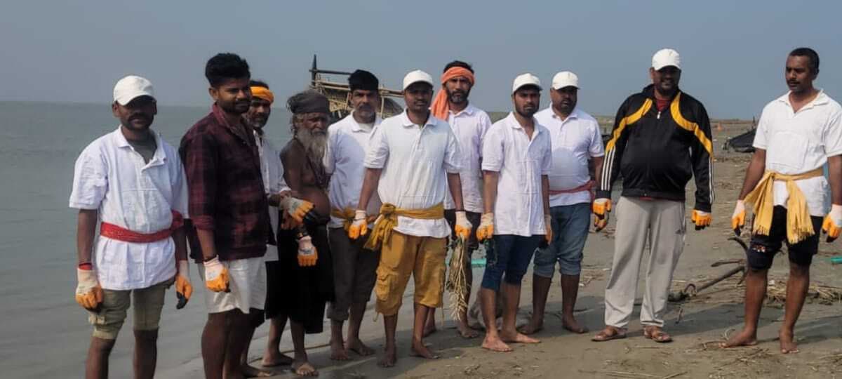 गंगा समग्र स्वयं सेवकों ने चलाया गंगा स्वच्छता अभियान