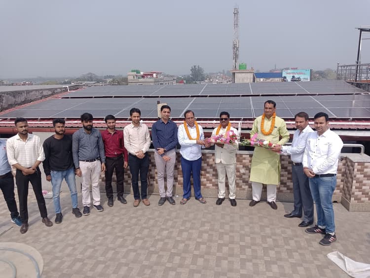 किशनगंज में दफ्तरी ग्रुप ने किया सोलर प्लांट का अनावरण