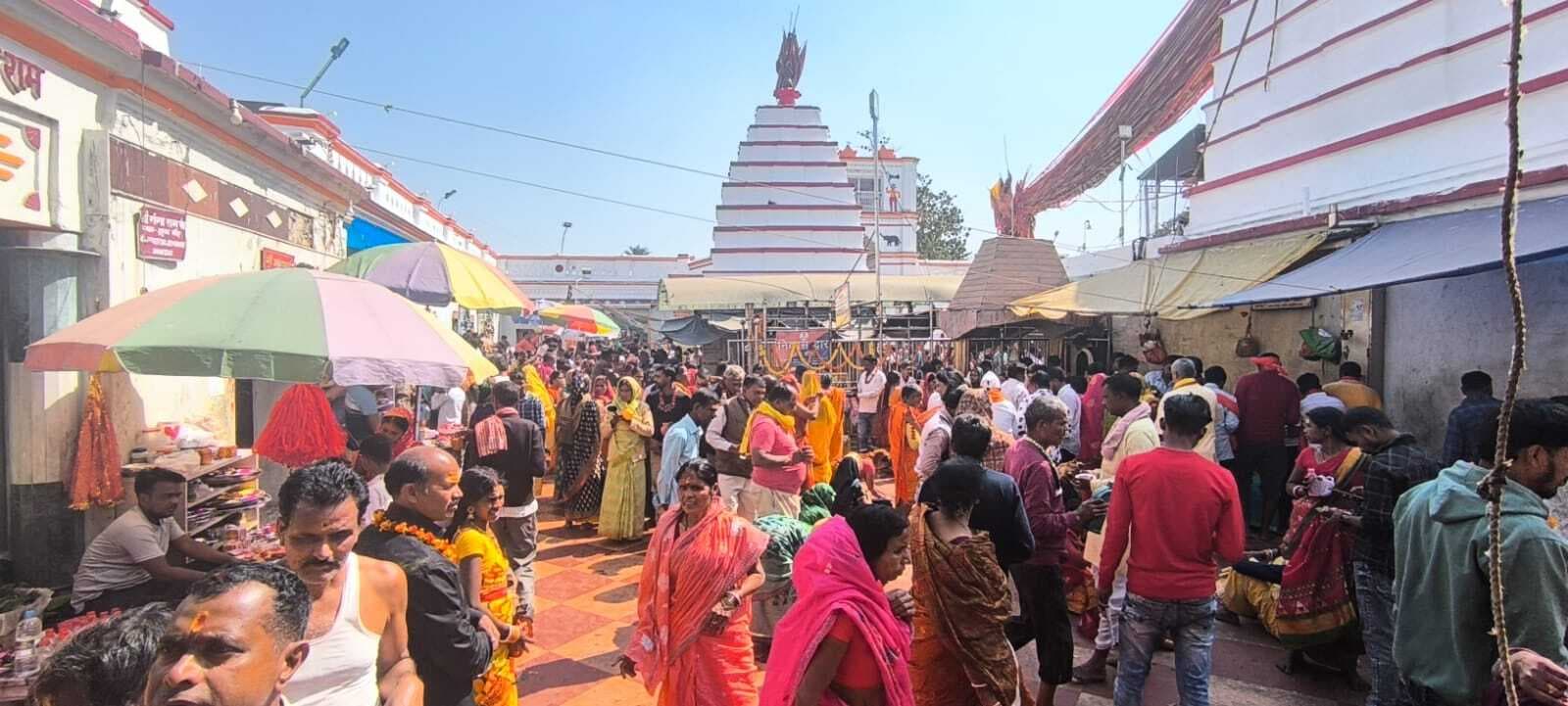 बासुकिनाथ में 30 हजार भक्तों ने किया जलार्पण