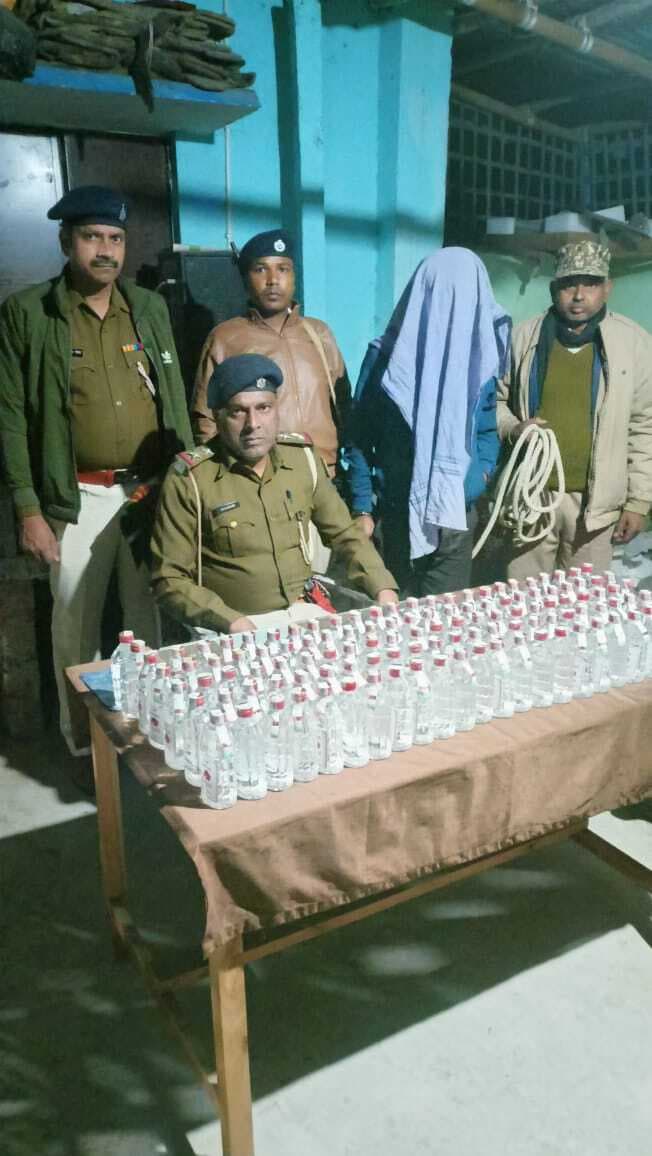 118 बोतल शराब के साथ एक गिरफ्तार