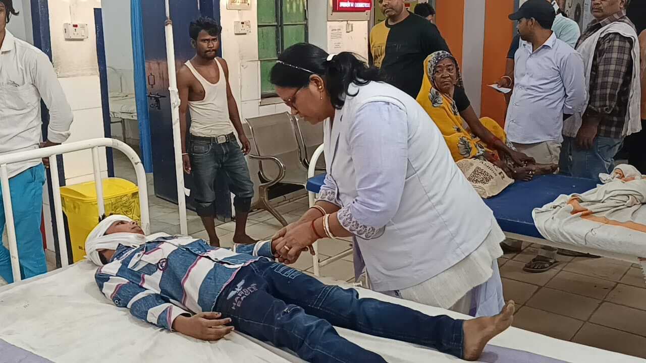 बाइक के धक्के से साइकिल सवार बालक जख्मी, रेफर