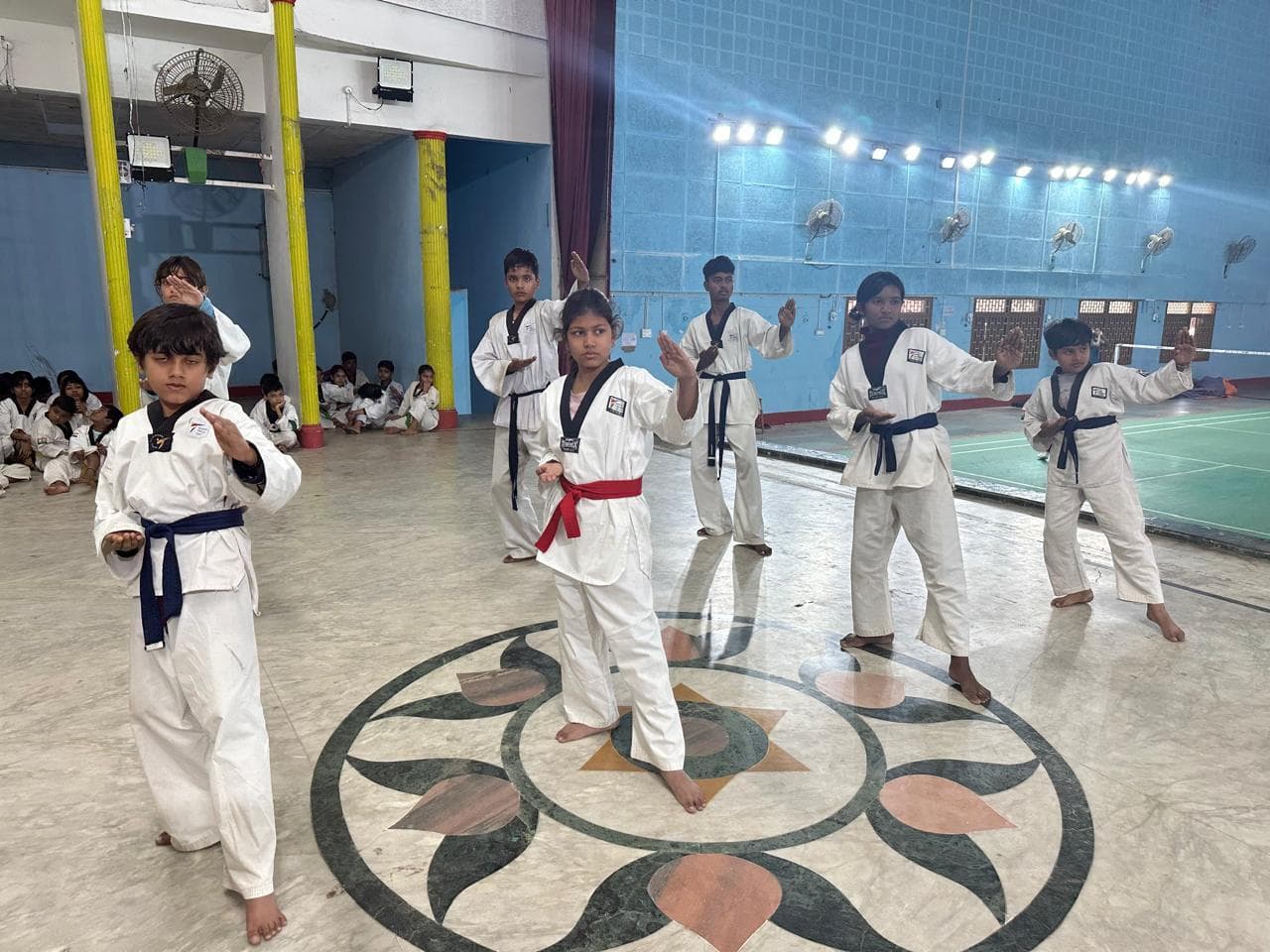 ताइक्वांडो की बेल्ट ग्रेडिंग परीक्षा में बच्चों ने दिखाया कौशल
