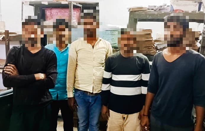 पुलिस ने जुए के अड्डे पर की छापेमारी, पांच लोग गिरफ्तार