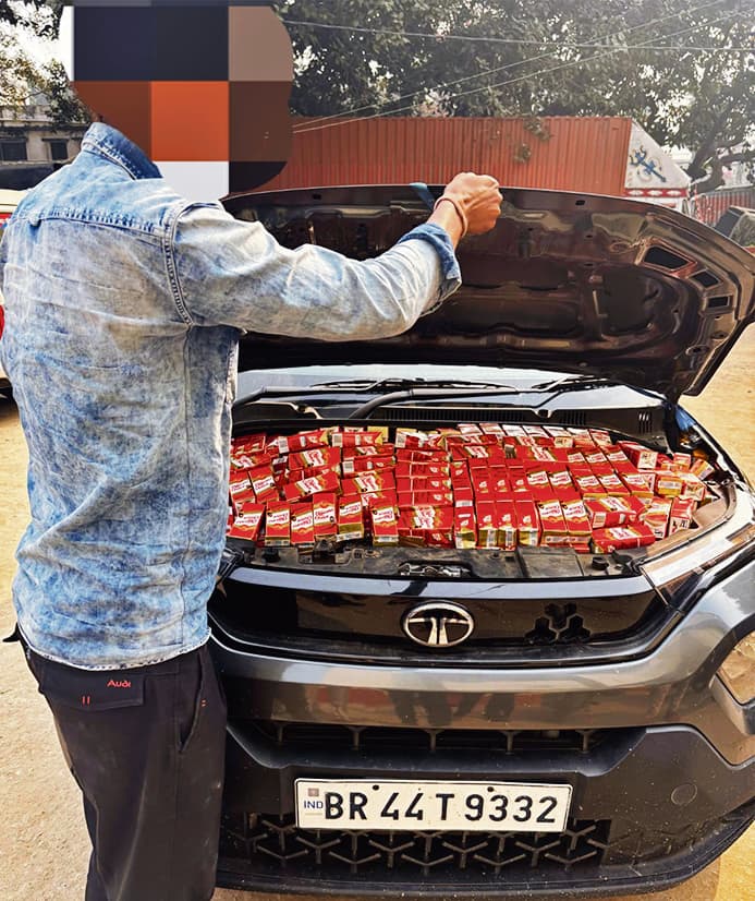 छापेमारी में अंग्रेजी शराब के साथ तीन धंधेबाज किये गये गिरफ्तार, भेजे गये जेल