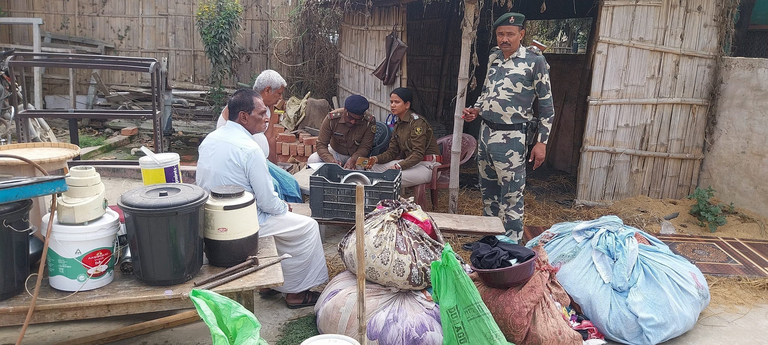 Madhubani News : हरिमोहन झा हत्याकांड मामले में दो आरोपित के घर पुलिस ने की कुर्की जब्ती