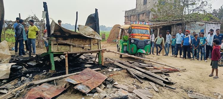 Madhubani News : शॉर्ट सर्किट से कठघरे में लगी आग, पचास हजार का नुकसान