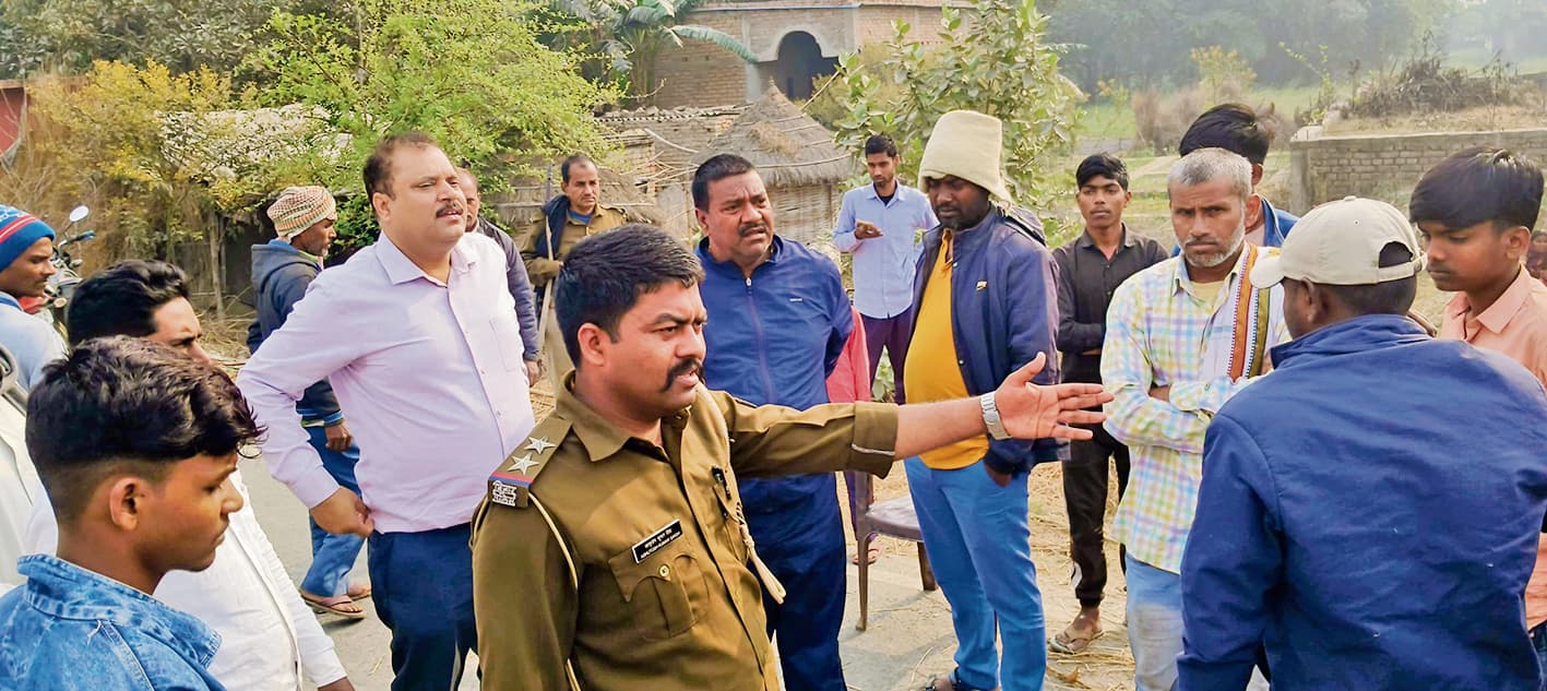 Chhapra News : डेवढ़ी में स्टेट हाइवे पर मृतक के शव को रखकर लोगों ने घंटों जाम की सड़क