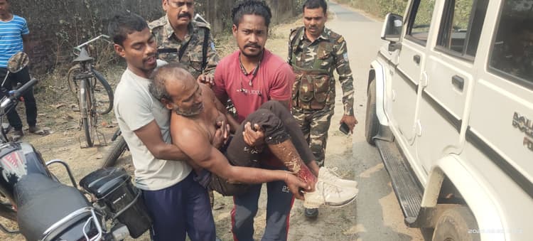 Dhanbad News: पूर्व जिप अध्यक्ष के भट्ठा से लोहा चुराते दो पकड़ाये