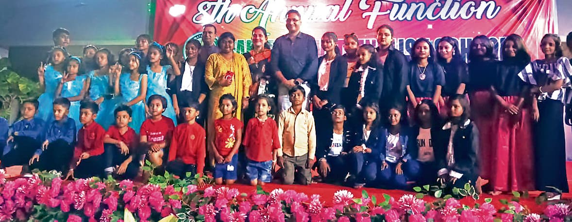 Seraikela Kharsawan news: बच्चों को पढ़ाई संग सांस्कृतिक व नैतिक मूल्यों की शिक्षा दें