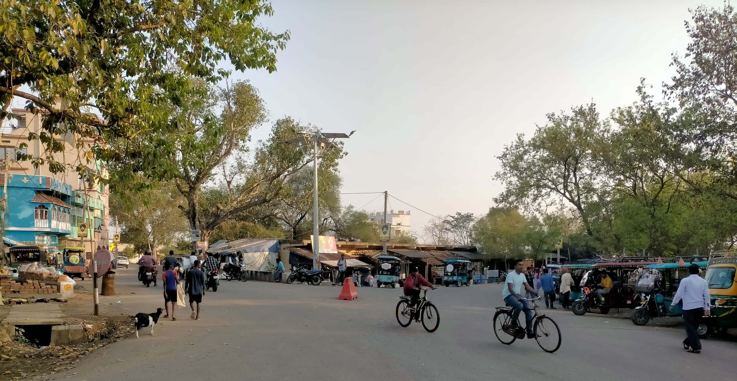 डाकबंगला चौराहा के पास स्पीड ब्रेकर बनाने की मांग