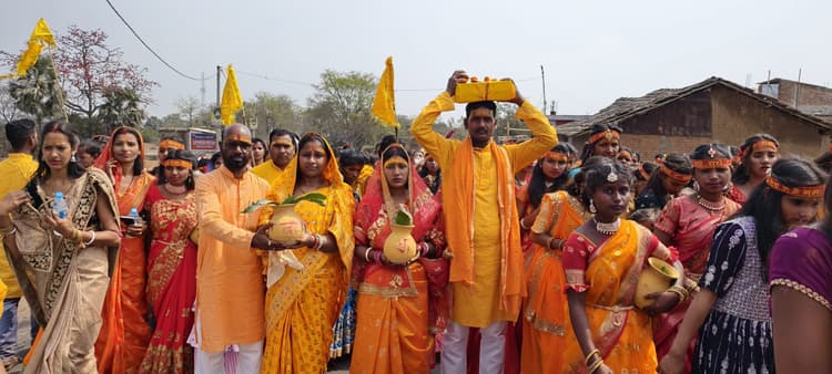 चौकीढाब में श्रीमद्भागवत कथा को लेकर निकली कलश यात्रा