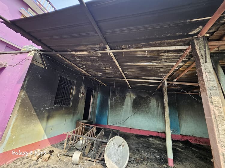 आकाशीय बिजली गिरने से एक घर जलकर राख