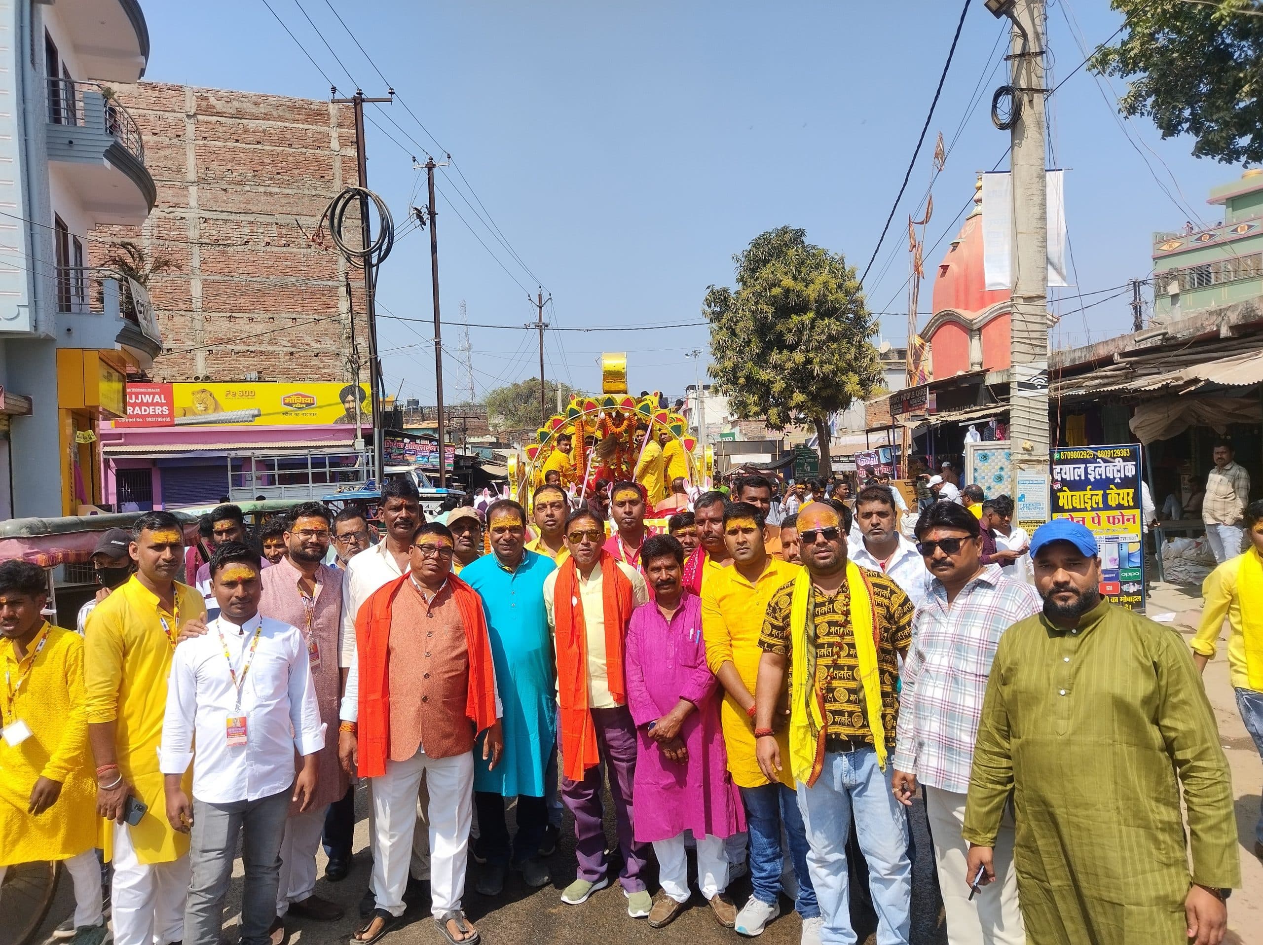 चरघरा में भगवान भोलेनाथ की प्राण-प्रतिष्ठा को लेकर किया नगर भ्रमण