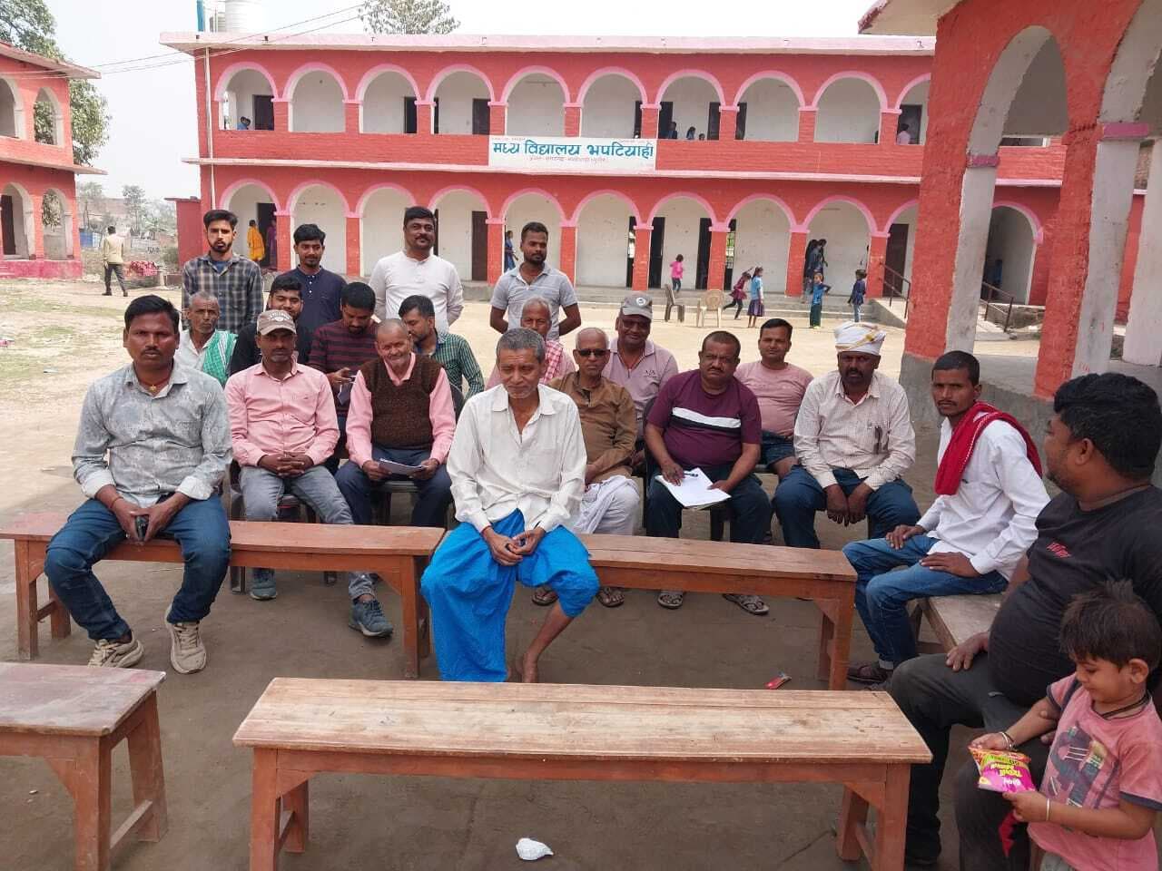 ललित कोसी पीड़ित उच्च माध्यमिक विद्यालय बनैनिया बलथरवा को मिडिल स्कूल में परिवर्तन की मांग