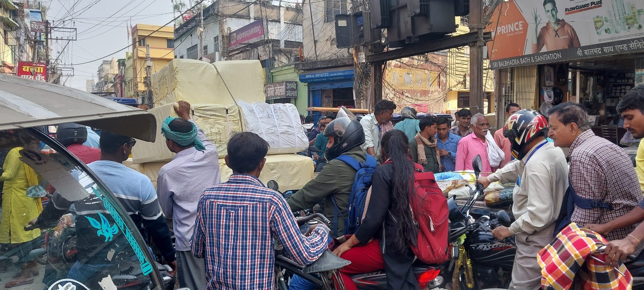 सड़क की बढ़ी चौड़ाई पर एमजी रोड में खत्म नहीं हुई जाम की समस्या