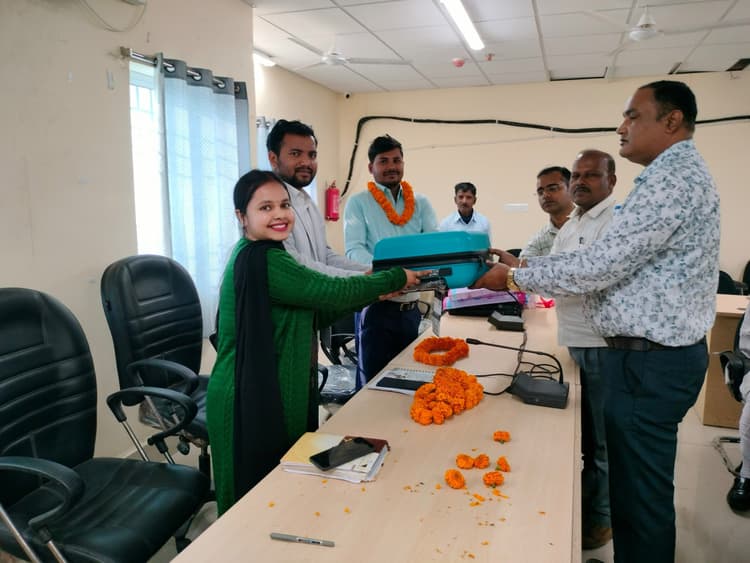 तकनीकी सहायक के स्थानांतरण पर दी भावभीनी विदाई