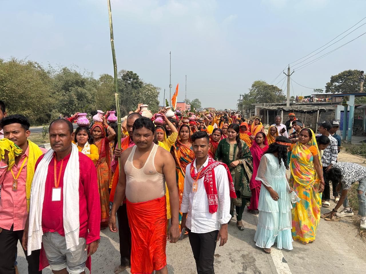 शिवलिंग की स्थापना को लेकर निकाली कलशयात्रा