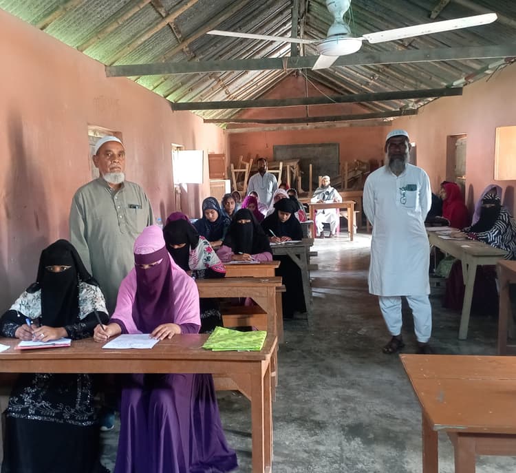 वस्तानिया परीक्षा के तीसरे दिन फारसी व हिंदी की हुई परीक्षा