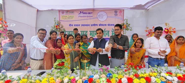 रोजगार सह मार्गदर्शन मेला लगा