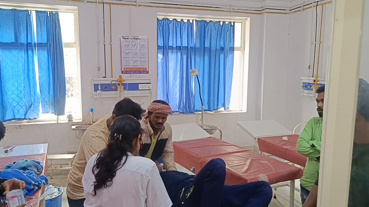 करंट से मजदूर झुलसा, रेफर