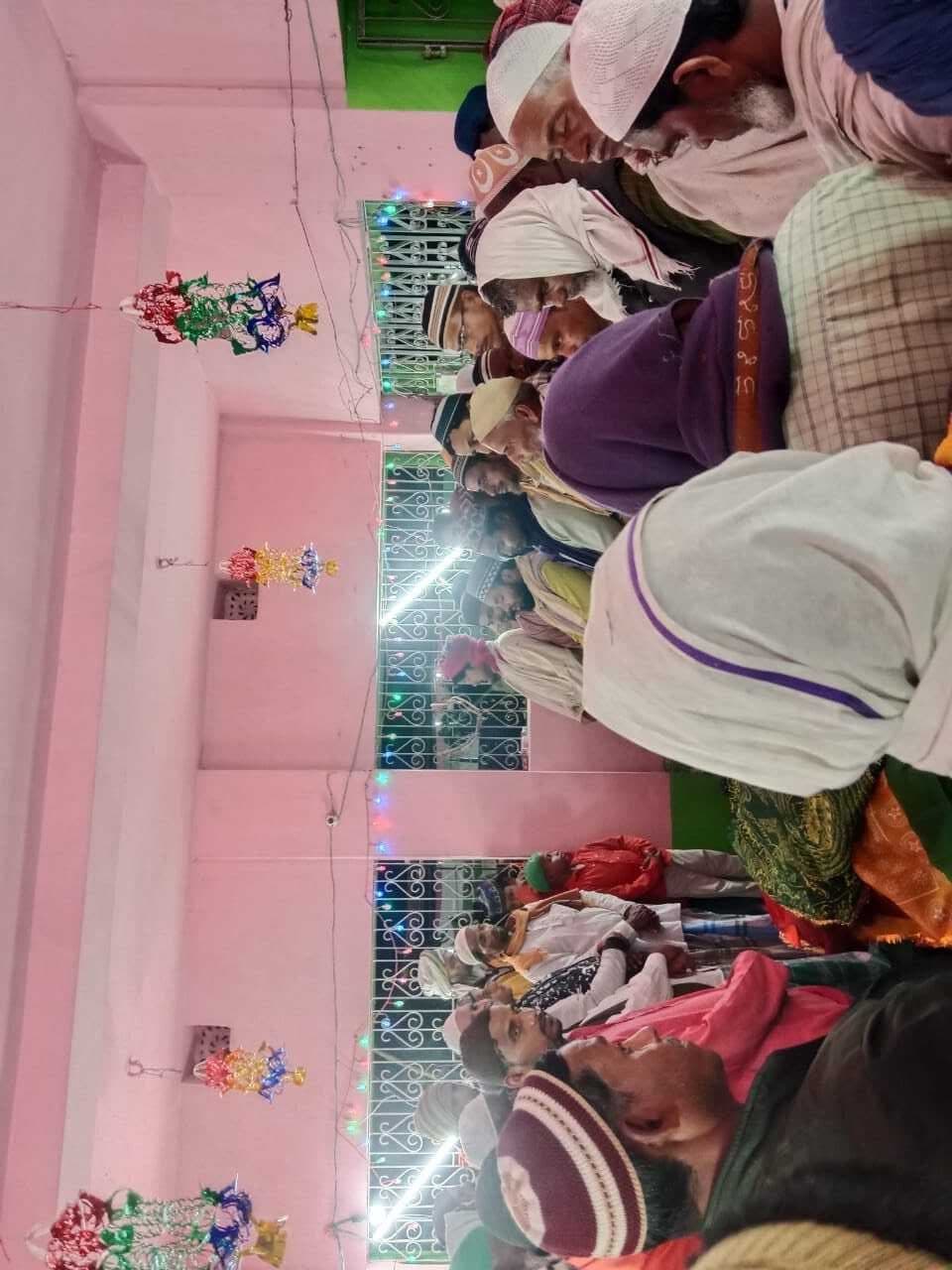 कमरूद्दीन बाबा के मजार पर की चादरपोशी