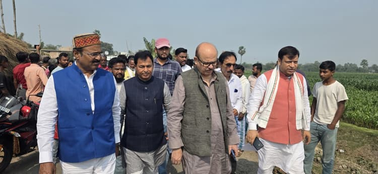 बलरामपुर में लोगों से मिलकर समस्याओं से अवगत हुए सांसद