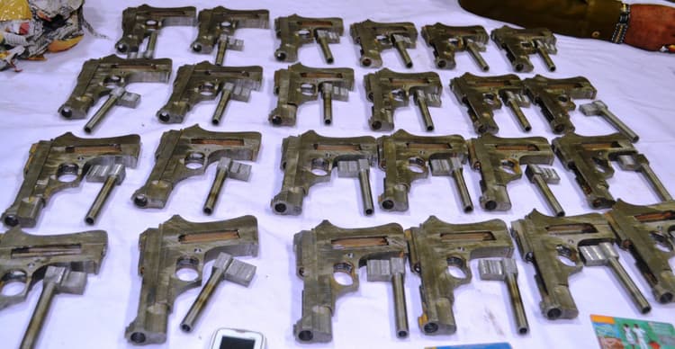 मुंगेर के हथियार कारोबारी दूसरे राज्यों में संचालित कर रहे अवैध मिनीगन फैक्टरी
