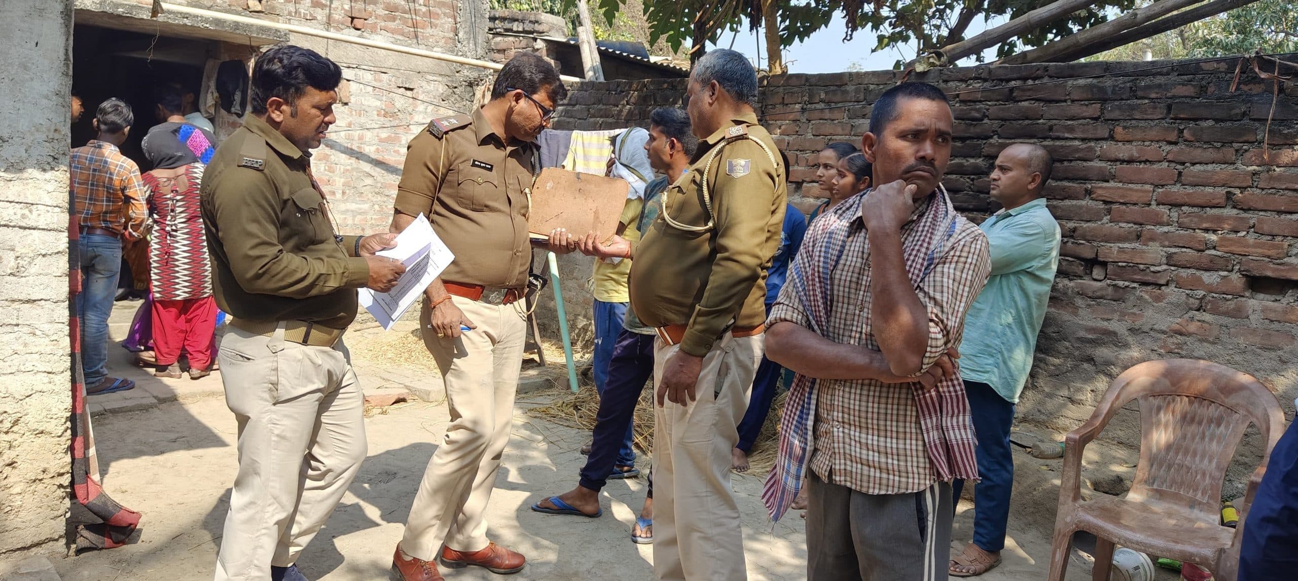 युवक ने की आत्महत्या, खिड़की तोड़ पुलिस ने बरामद किया शव
