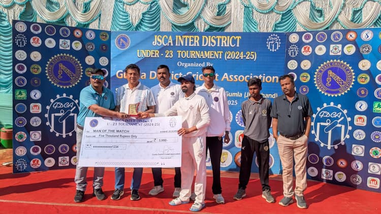 Cricket : प्रभात महतो ने जड़ा शतक, रामगढ़ ने दुमका को 212 रनों से हराया