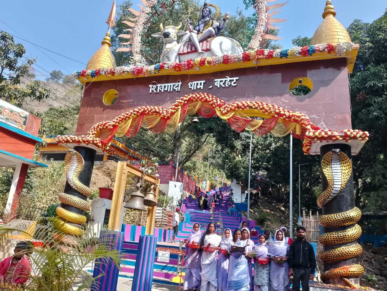 प्रकृति स्वयं पीताम्बरी शिवलिंग पर करती है जलाभिषेक