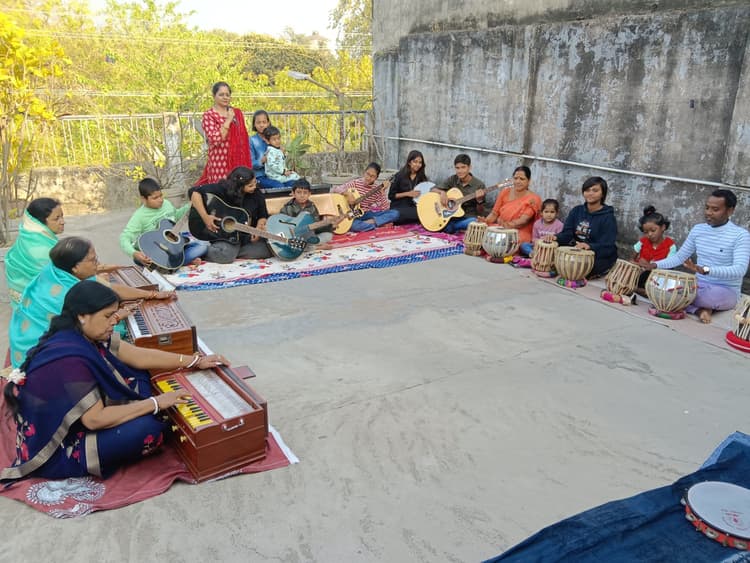 बेवजह समय बर्बाद कर रहे स्कूली बच्चों के लिए संगीत का तीन दिवसीय प्रशिक्षण शुरू