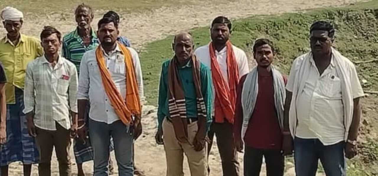 गंगा कटाव के कारण जमीन के साथ नदी में समा गये घर, गुजर-बसर करना हो गया है मुश्किल