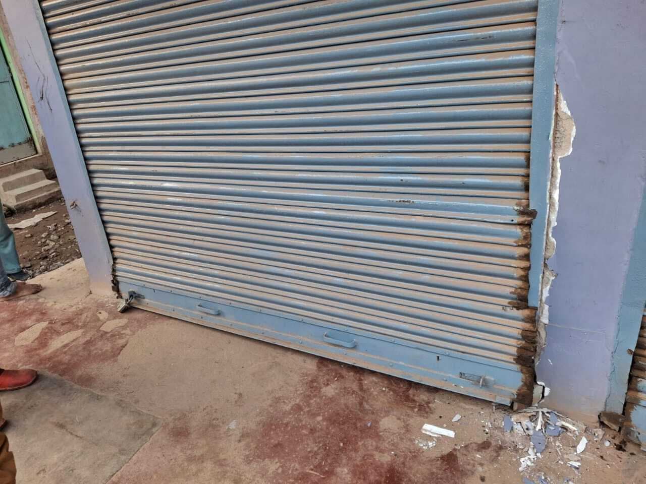 माल गोदाम रोड में दुकान का शटर तोड़कर 2.5 लाख रुपये की चोरी