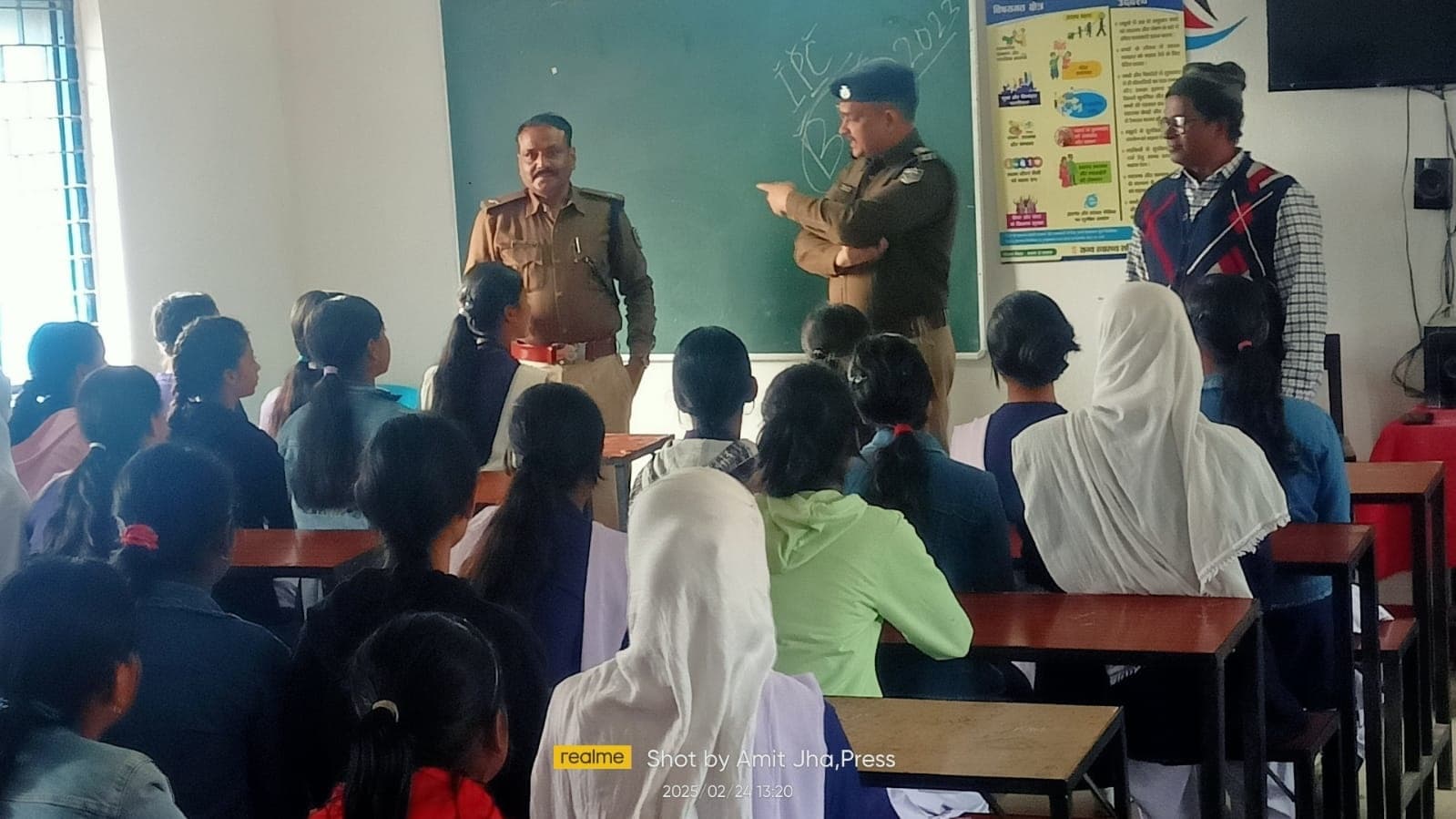 नारी सशक्तिकरण् पर प्रोजेक्ट कन्या प्लस टू उमवि में कार्यक्रम आयोजित