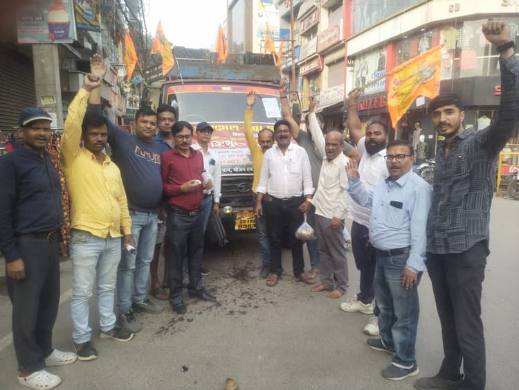 महाकाल धाम के लिए श्रद्धालुओं का जत्था रवाना, भेजी गयी आवश्यक सामग्री