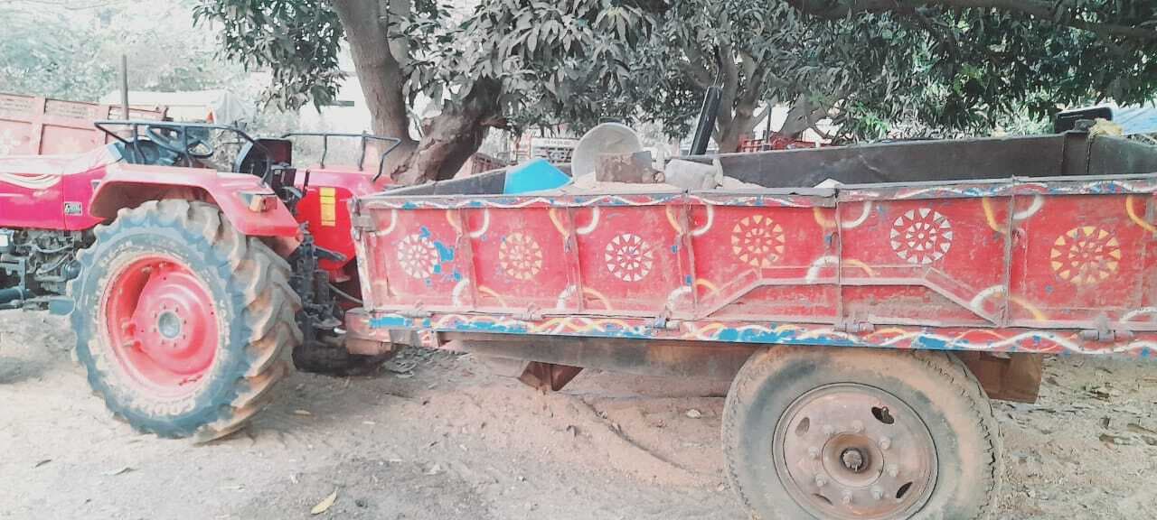 पुलिस ने अवैध बालू लदा ट्रैक्टर किया जब्त