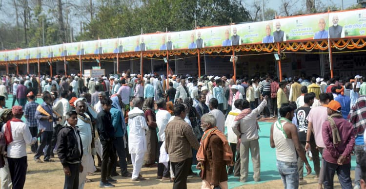 PM Visit: हवाई अड्डा में लगे आठ मेडिकल कैंप