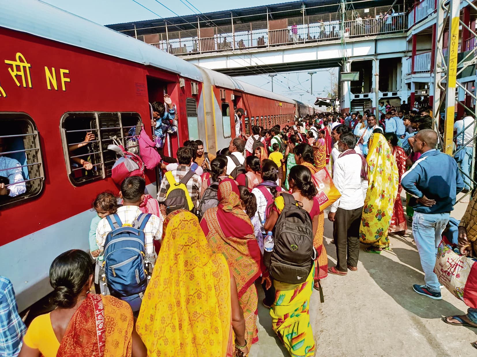 महाकुंभ के आखिरी स्नान के बीच रेलवे ने कई ट्रेनों को किया रद्द, यात्री हुए परेशान