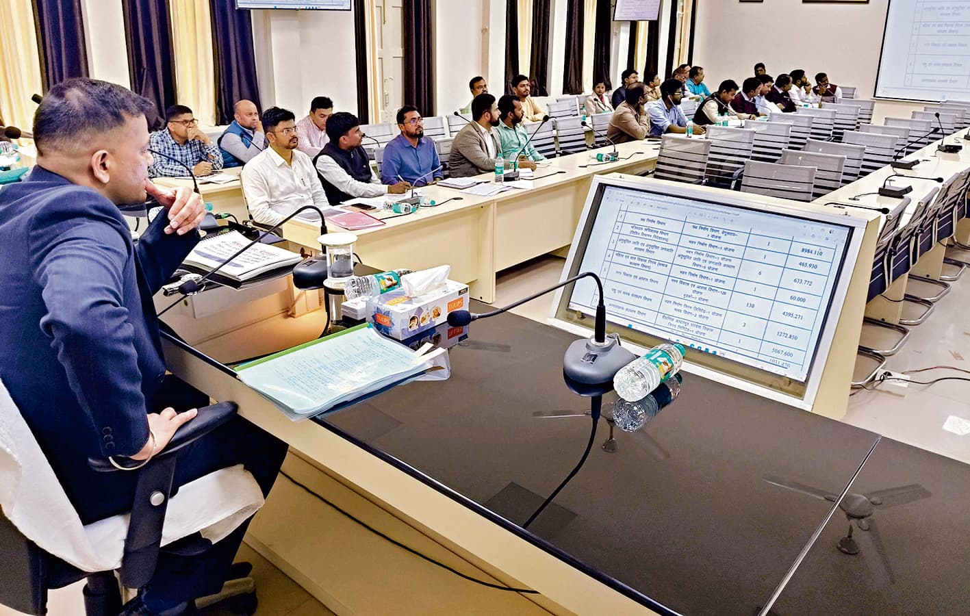 सीएम की प्रगति यात्रा में शिलान्यास की गयीं योजनाओं के क्रियान्वयन में लाएं तेजी