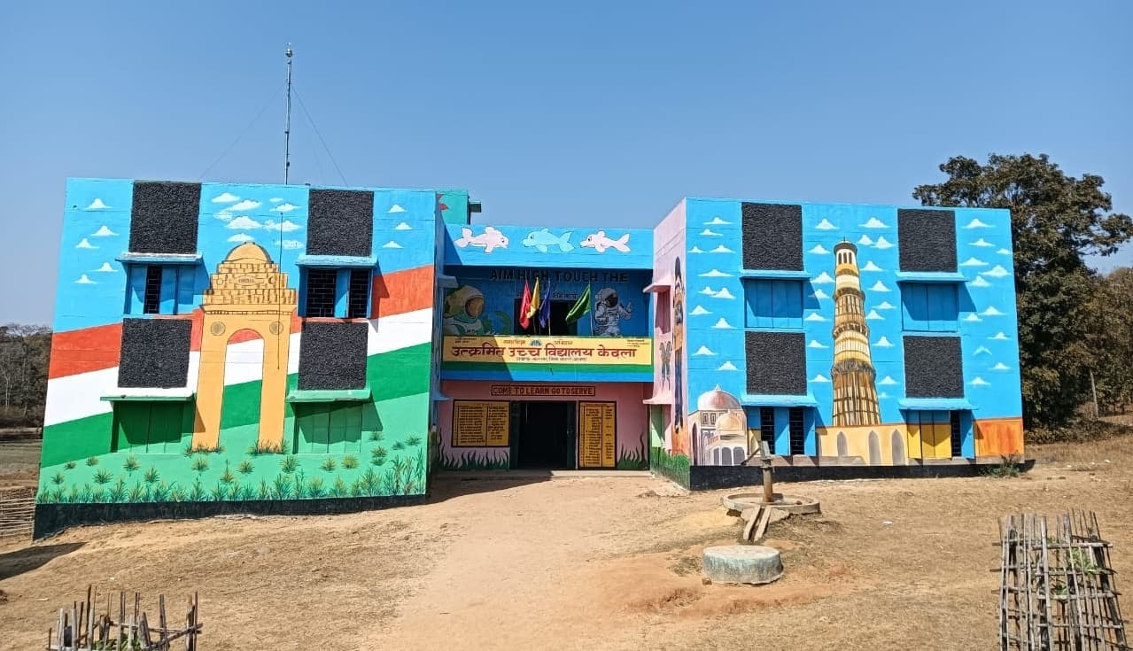 Bokaro News : केदला के उत्क्रमित हाइस्कूल में बाउंड्री है ना बिजली