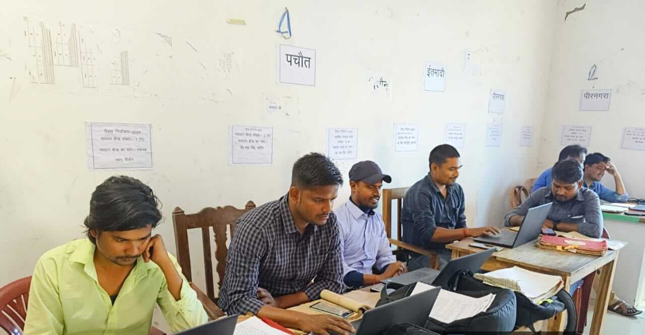 शिविर लगाकर किया जा रहा जमाबंदी अद्यतिकरण