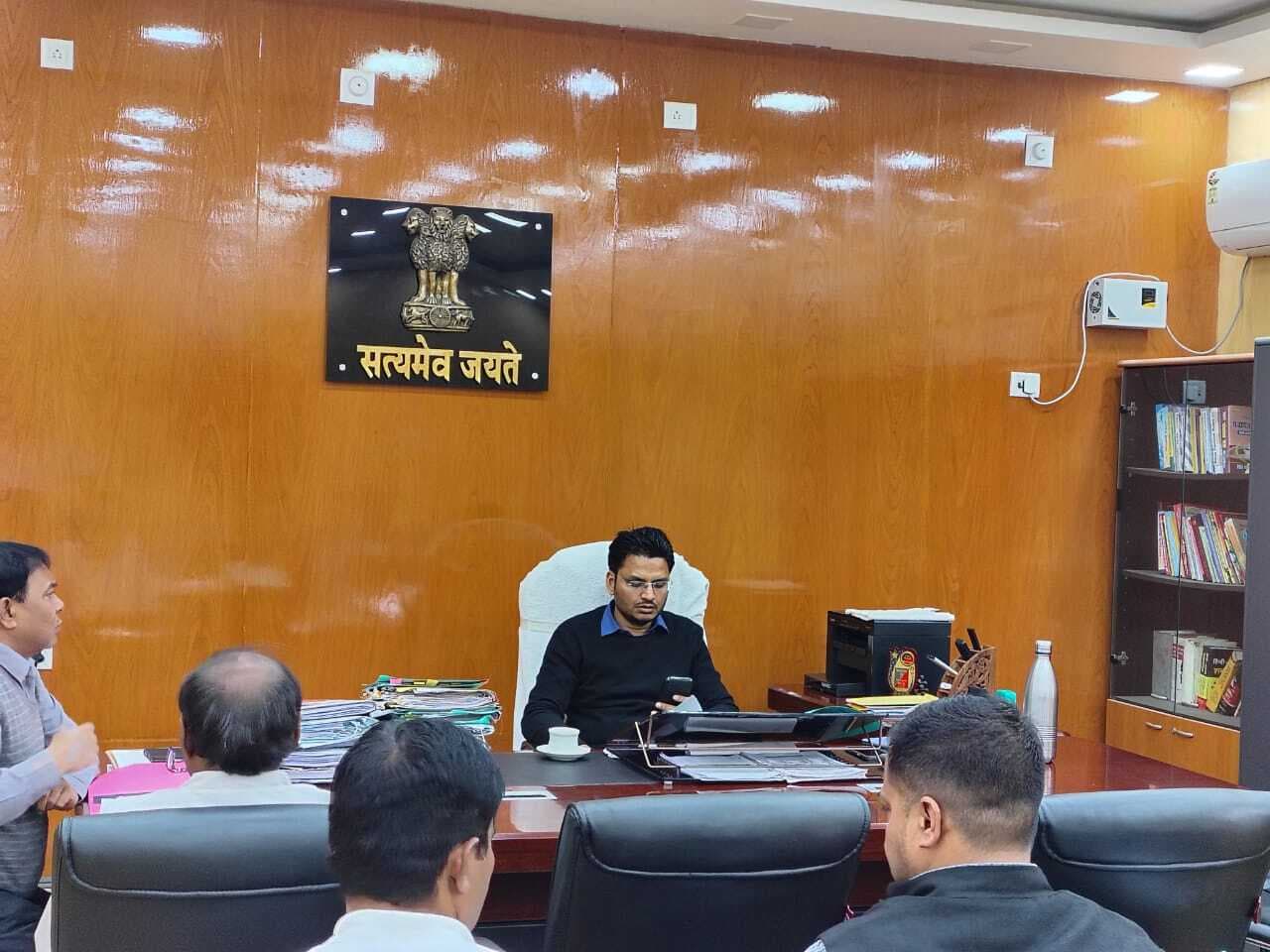 Madhubani News : सभी नगर निकाय मल्टी स्टोरी भवन निर्माण के लिए भूमि चिह्नित कर भेजे प्रस्ताव : डीएम