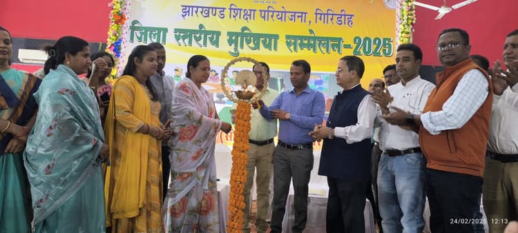 Girirdih News :बच्चों की नियमित उपस्थिति व गुणवत्तापूर्ण शिक्षा जरूरी : डीइओ