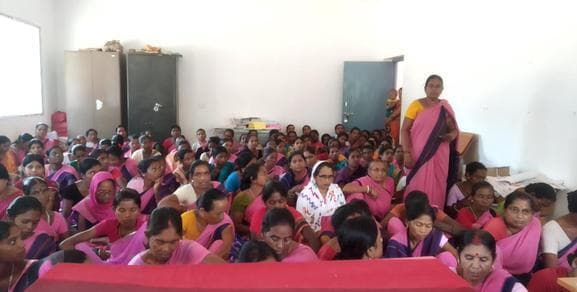 पोषण ट्रैकर एप के बारे में सेविकाओं को दी गयी जानकारी