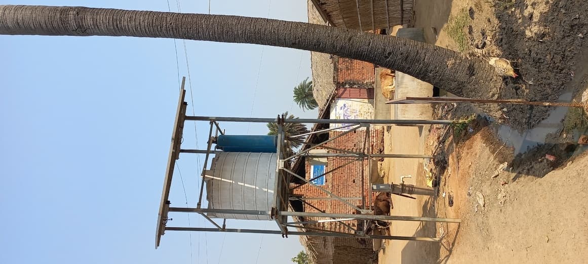 सोलर जलमीनार खराब, ग्रामीणों के बीच पेयजल की बढ़ी परेशानी