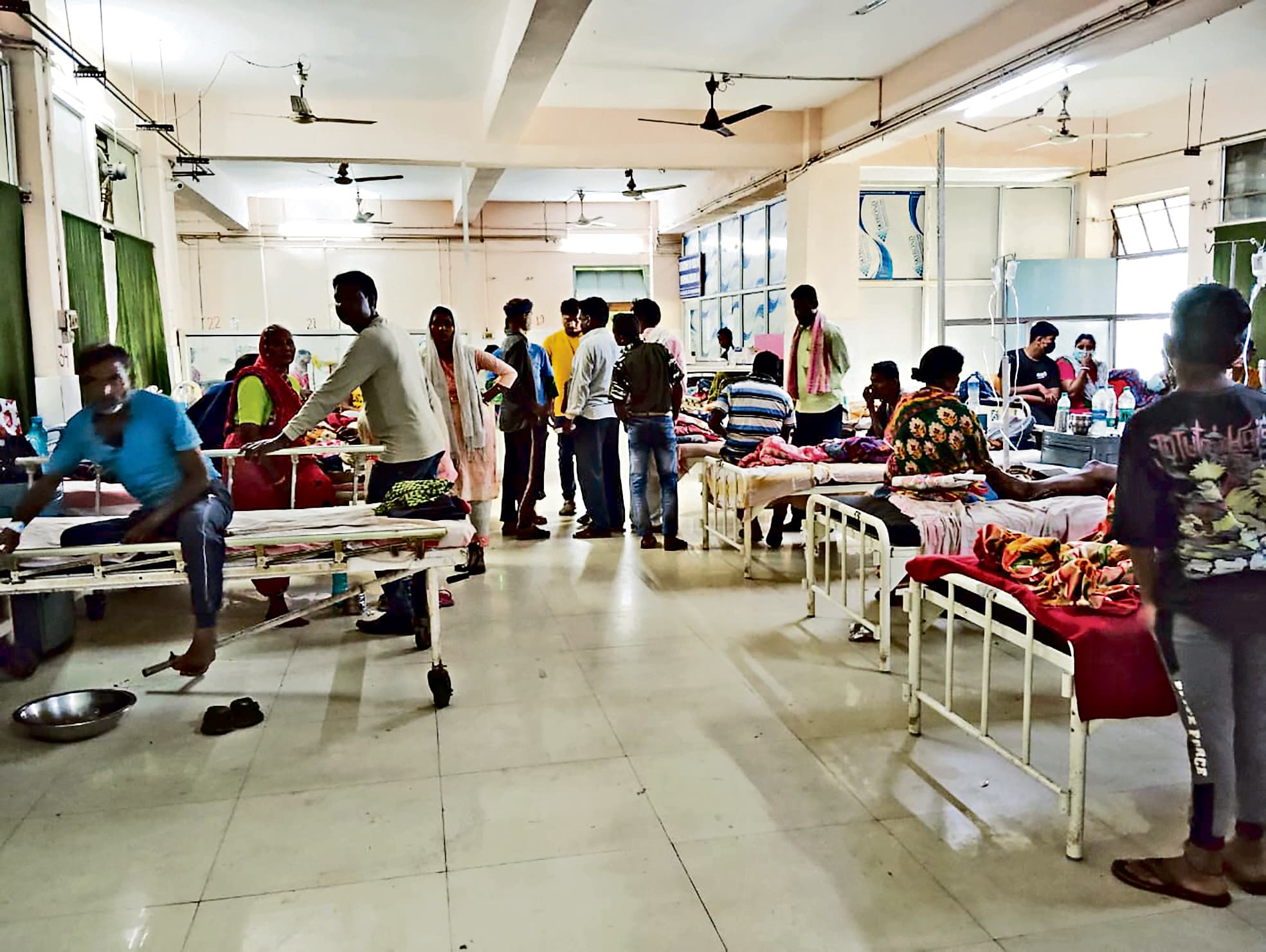 Dhanbad news: वायरल फीवर के मरीजों की बढ़ी संख्या, मेडिसिन विभाग में बेड फुल