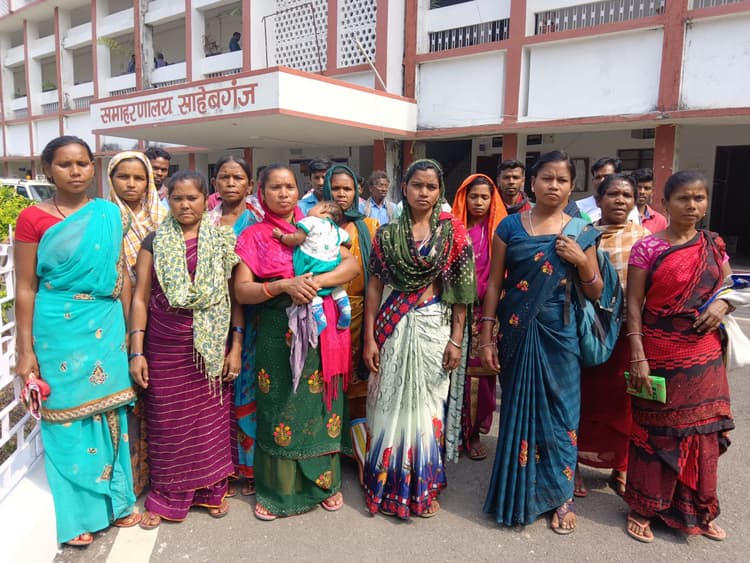 केंद्र का नियमित संचालन नहीं करने का आरोप, आंगनबाड़ी सेविका को हटाने की मांग